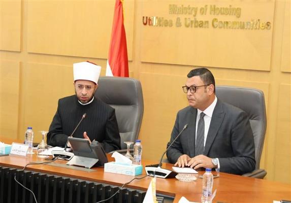 وزيرا الإسكان والأوقاف يناقشان عددًا من الموضوعات المشتركة بين الوزارتين