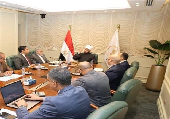 وزير الأوقاف يبحث جهود هيئة الأوقاف والمجموعة الوطنية