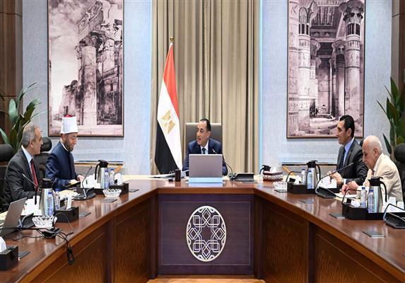 رئيس الوزراء يناقش الحلول المقترحة لأرض نادي الزمالك التابعة للأوقاف